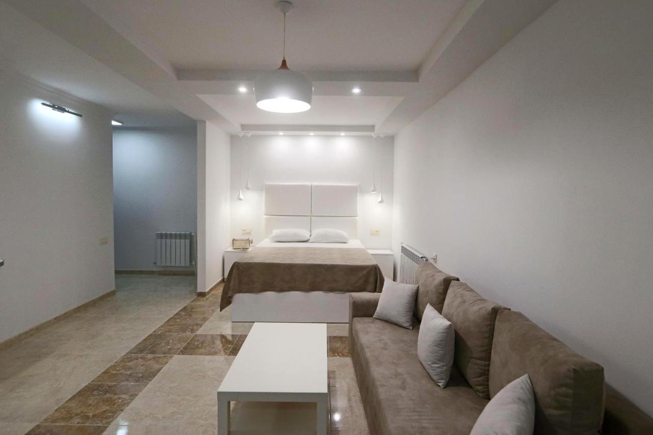 Appartment Lux, Komitas 26 Erivan Exterior foto